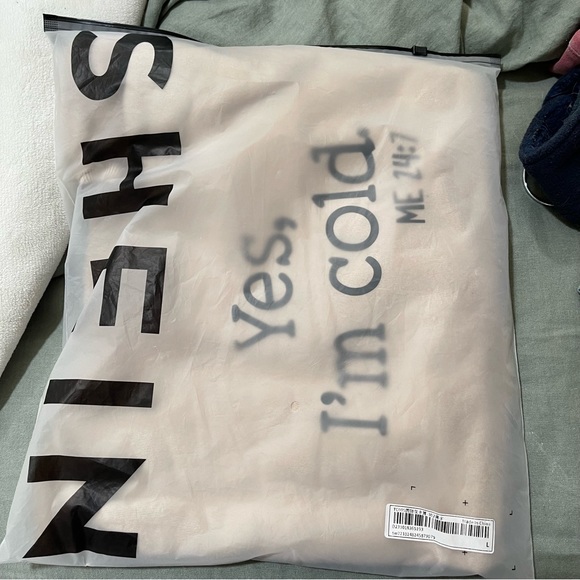 SHEIN "yes I'm cold"- me sweatshirt, khaki size large - Picture 2 of 3